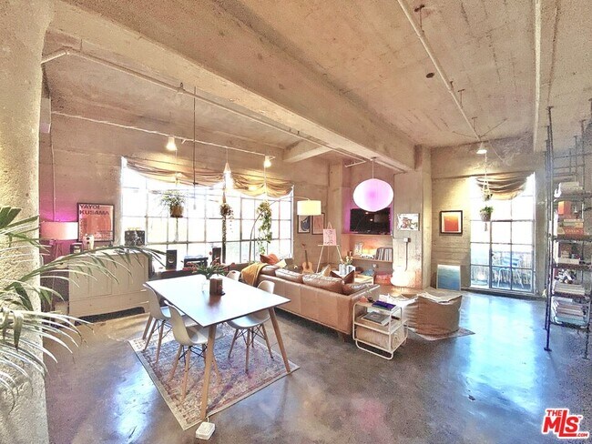 Foto del edificio - 1855 Industrial St