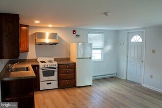 Building Photo - 450 E Butler Ave