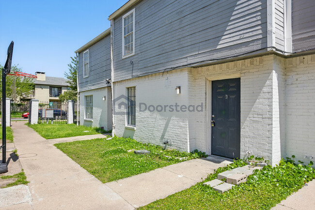 Building Photo - 4626 San Jacinto St