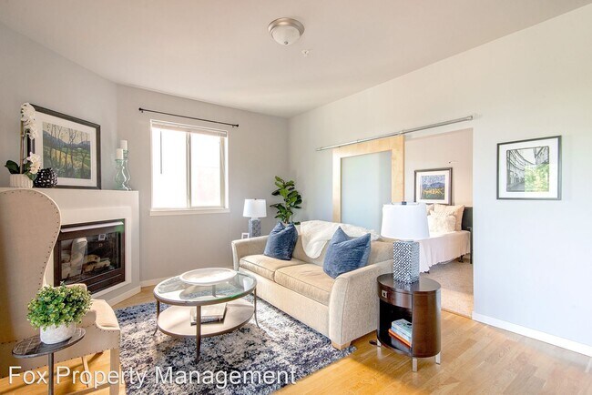 Building Photo - 2 br, 2 bath House - 1053 W. Century Drive...