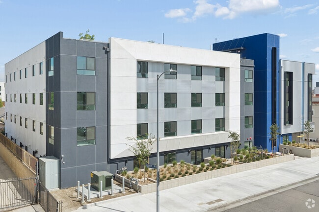 Building Photo - 626 N Wilton Pl