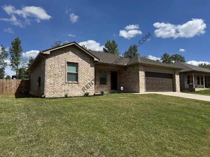 Foto principal - 49 Birchwood Dr