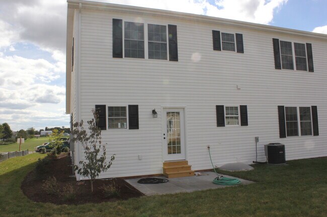 Foto del edificio - Duplex in Turner Ashby School District
