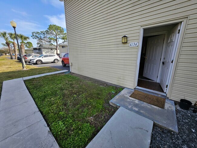 Foto del edificio - 4134 Pinebark Ave