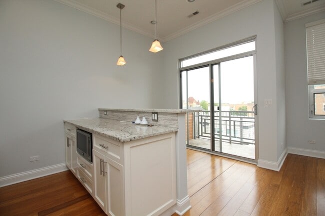 Building Photo - 1609 W Warren Blvd