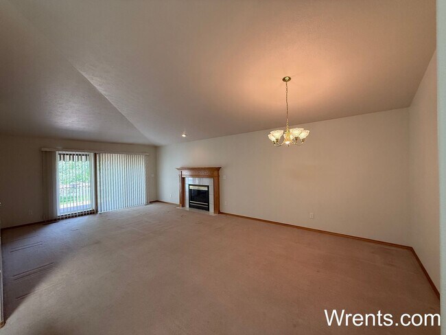 Foto del edificio - Charming 3 bed / 3 bath Home Near The Cree...