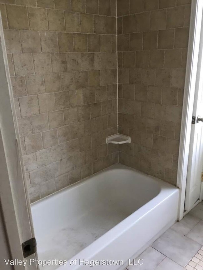 Foto del edificio - 2 br, 1 bath House - 103 N Centre St