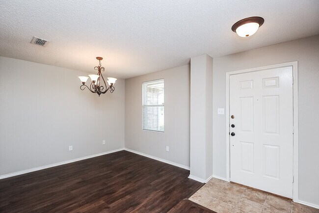 Foto del edificio - 2999 Fallbrook Dr