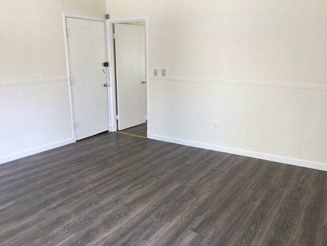 Building Photo - 137 Peterborough St