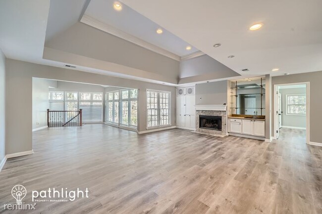 Building Photo - 5 br, 4.5 bath House - 3701 Mabry Road UNIT