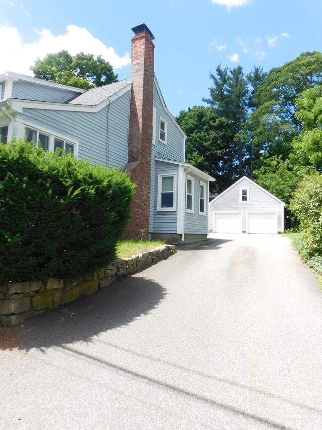 Building Photo - 63 Pond St