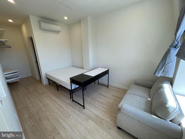 Foto del edificio - 3627 Spring Garden St