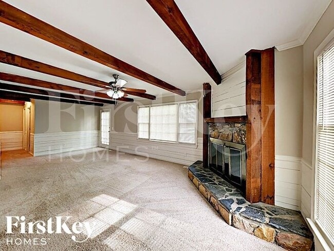 Foto del edificio - 2765 Rock Creek Dr