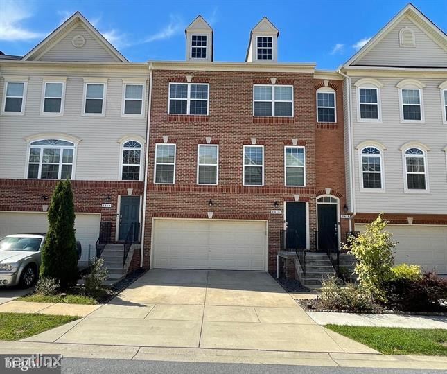 Primary Photo - 4 br, 3.5 bath Townhome - 8616 Red Rock Lane