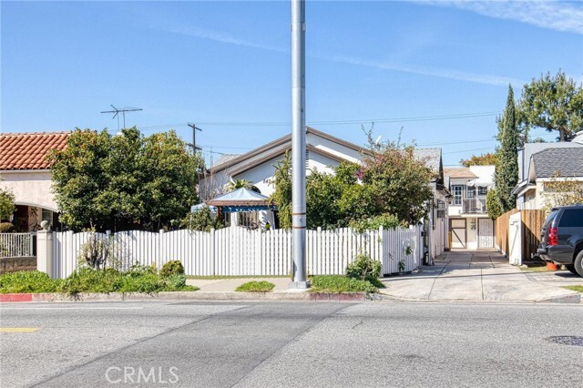 Primary Photo - 849 N Wilton Pl