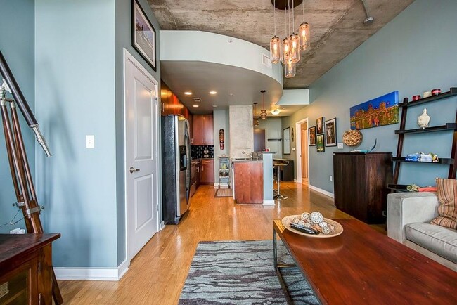 Building Photo - 360 Nueces St