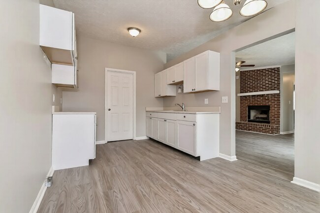 Foto del edificio - 1825 Keystone Lakes Dr