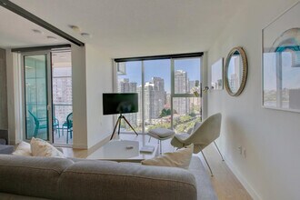 Building Photo - 87 Nelson St.