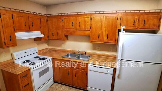 Building Photo - 706 Peachers Dr