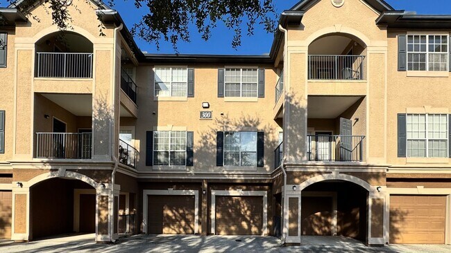 Foto del edificio - First Floor2 Bed / 2 Bath Condo Available ...