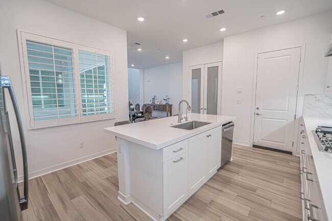 Foto del edificio - 3 Bedroom 3 Bath Five Point Home