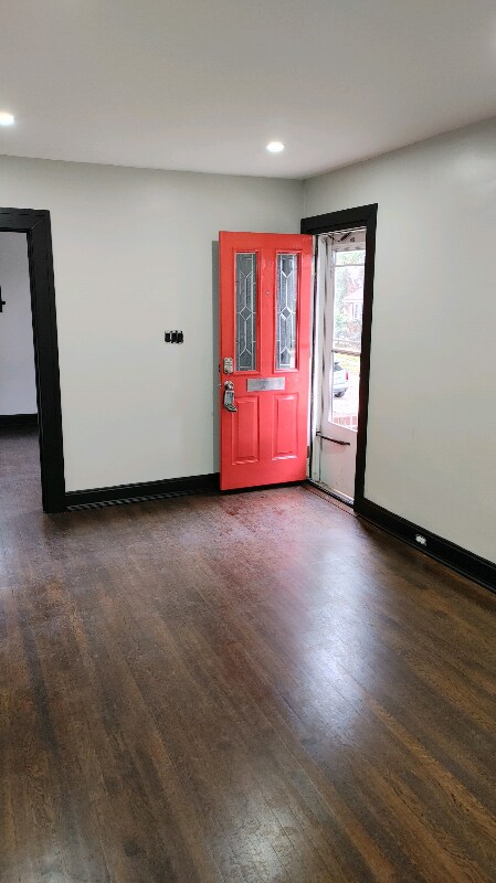 Foto del edificio - 6950 Normandale Dr