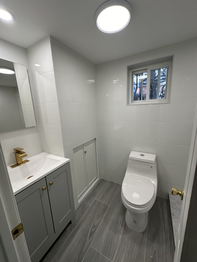 Newly renovated bathroom, walk-in shower - 2001 45th St