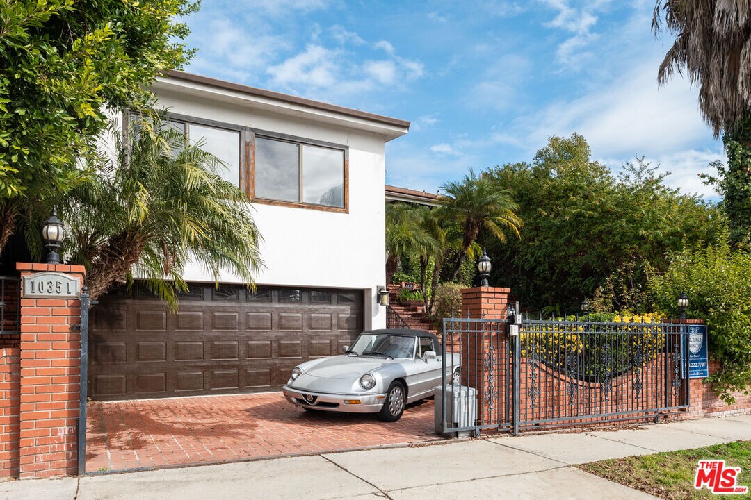 Foto principal - 10351 Whipple St