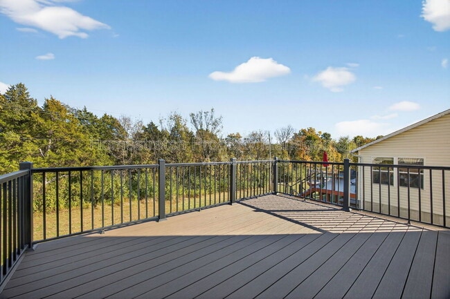 Foto del edificio - 820 Whisper Creek Ct