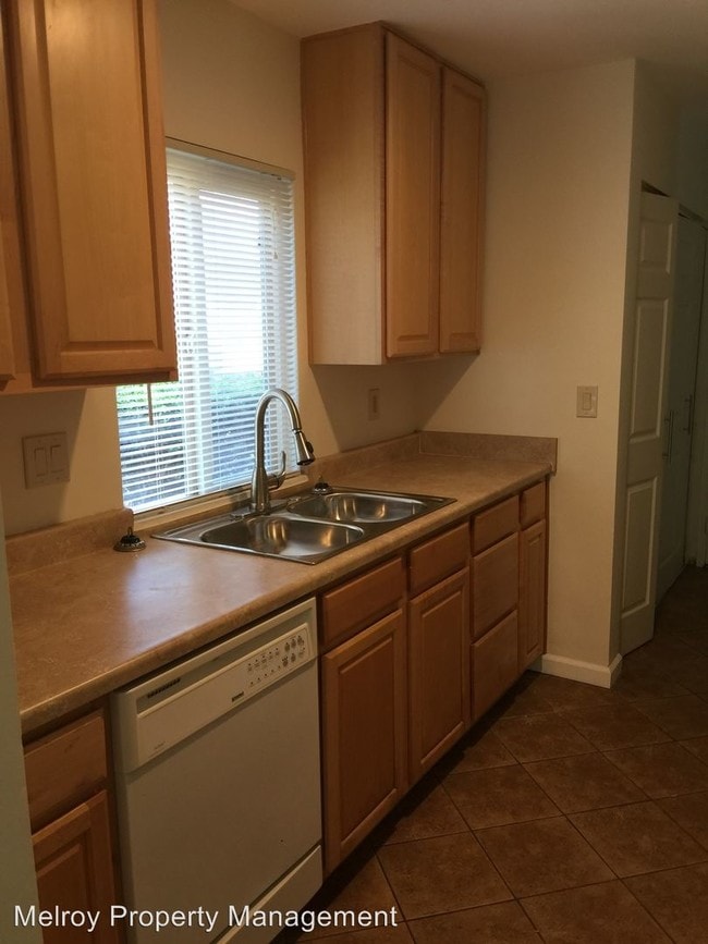 Building Photo - 3 br, 2 bath Apartment - 7430 Tooma St #158