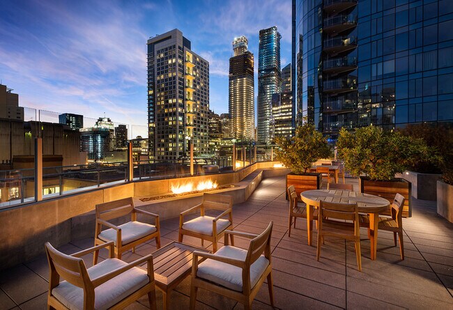 Building Photo - 318 Main St