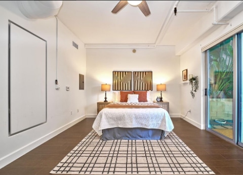 Foto del edificio - 645 W 9th St