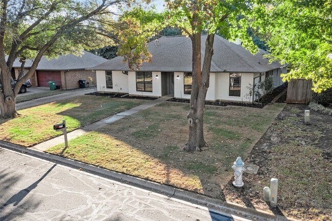 Foto del edificio - 2219 N Lake Trail
