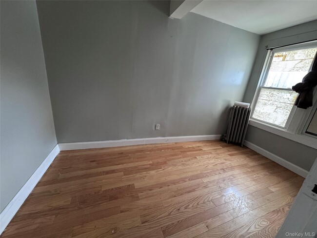 Building Photo - 107-01 Pinegrove St
