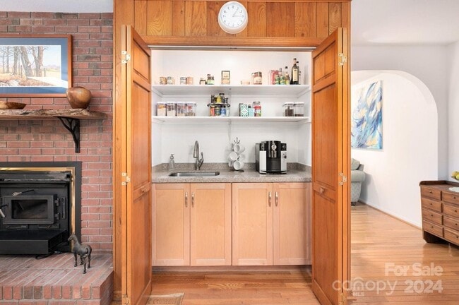 Building Photo - 8 Rhododendron Pl