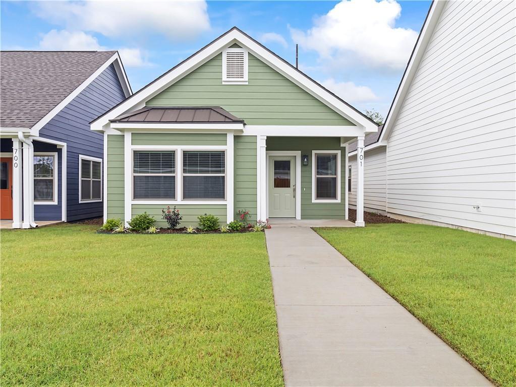Foto principal - 701 NE Hts Ln