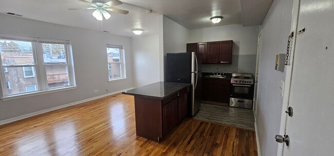 Building Photo - 4527 N Malden St