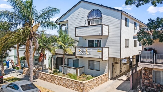 Building Photo - 1128 Stanley Ave