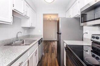 Building Photo - Chestnut Lake