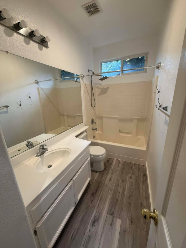 Foto del edificio - 6931 Loheit Way