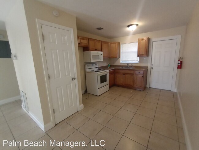Foto del edificio - 2 br, 1 bath House - 132 S.W. 12th Ave.