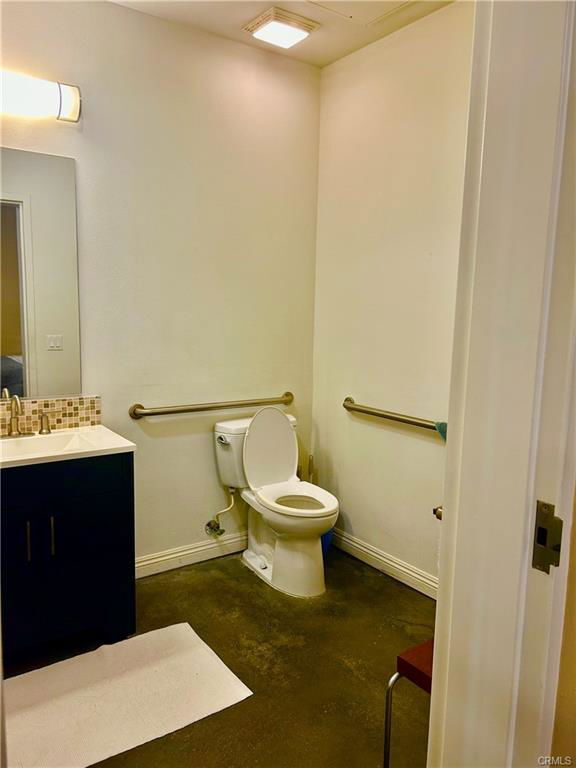 Building Photo - 300 E 4th St