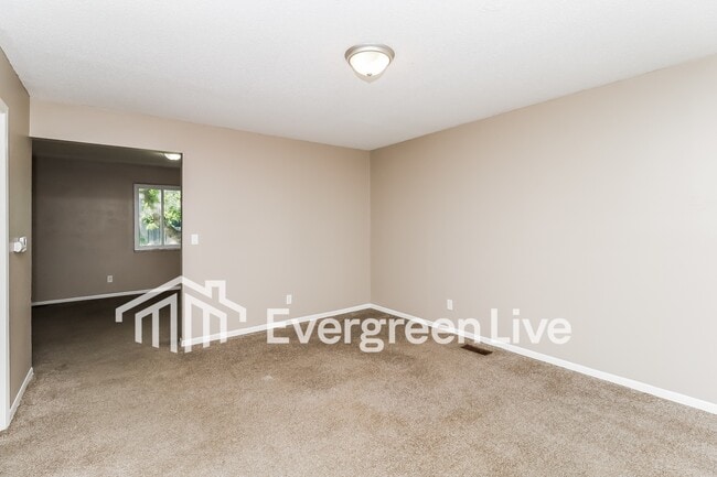 Building Photo - 1608 Carriage Dr