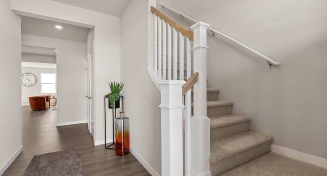 Building Photo - Modern 5 Bed Home