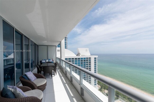 Foto del edificio - 6799 Collins Ave