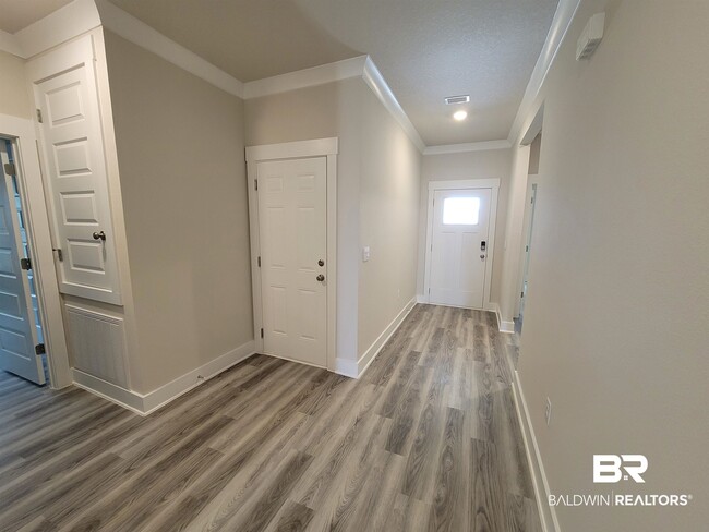 Building Photo - 1045 Hayward Lp