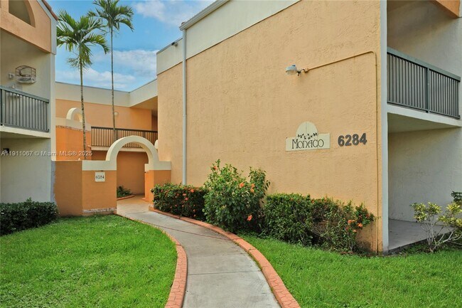 Foto del edificio - 6284 NW 186th St