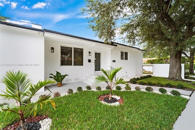 Photo - 555 SW 51st Ave House