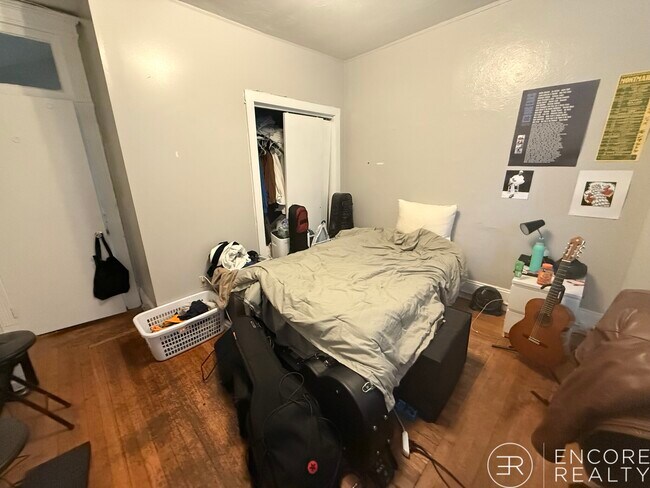 Building Photo - 464 Park Dr