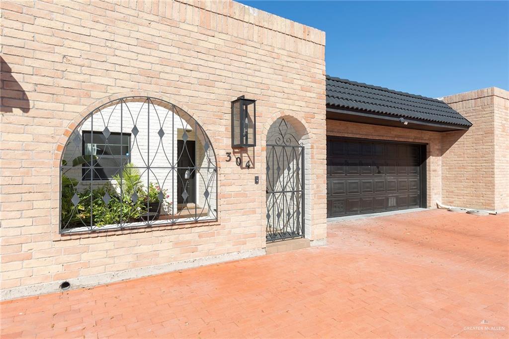 Primary Photo - 304 Uvalde Ave